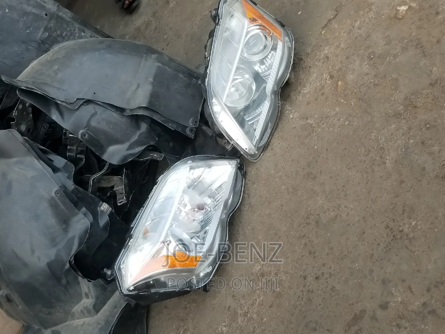 GLK350 2010 Set of Headlights Tokunbo