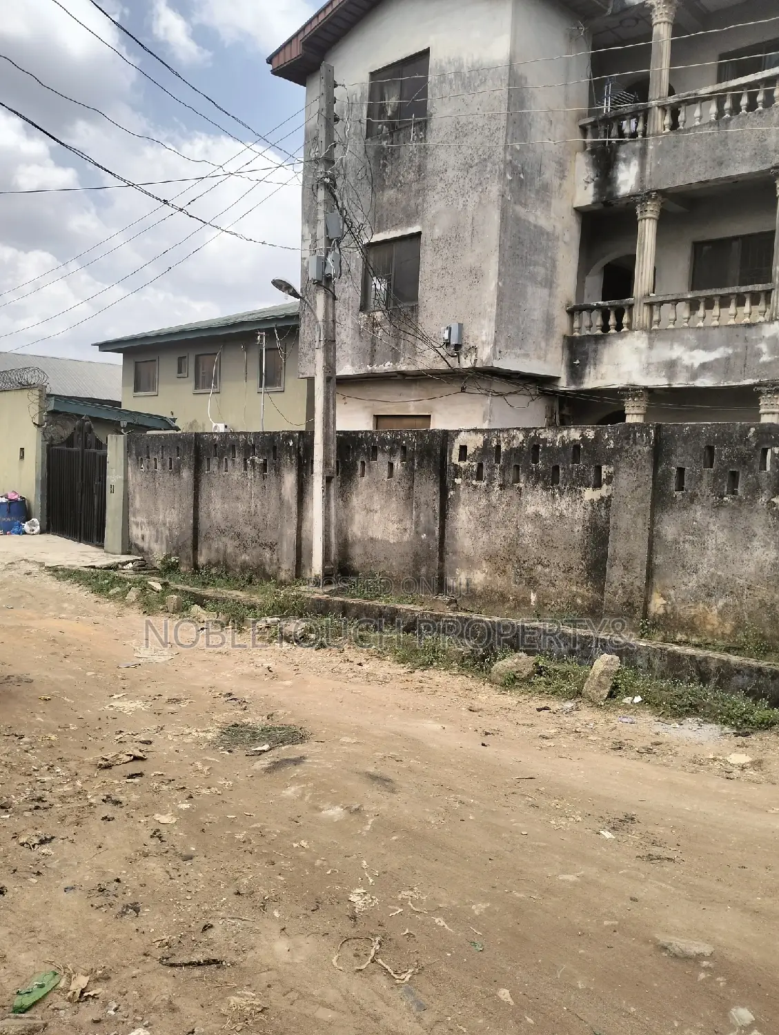 3bdrm Block of Flats in Okunola Egbeda Lagos for sale