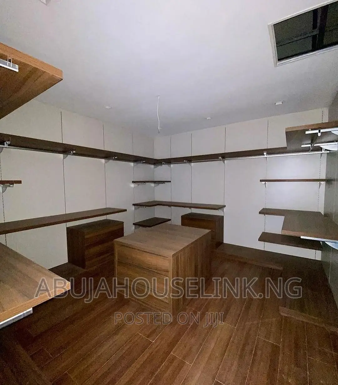 5bdrm Mansion in Maitama Main Abuja for sale
