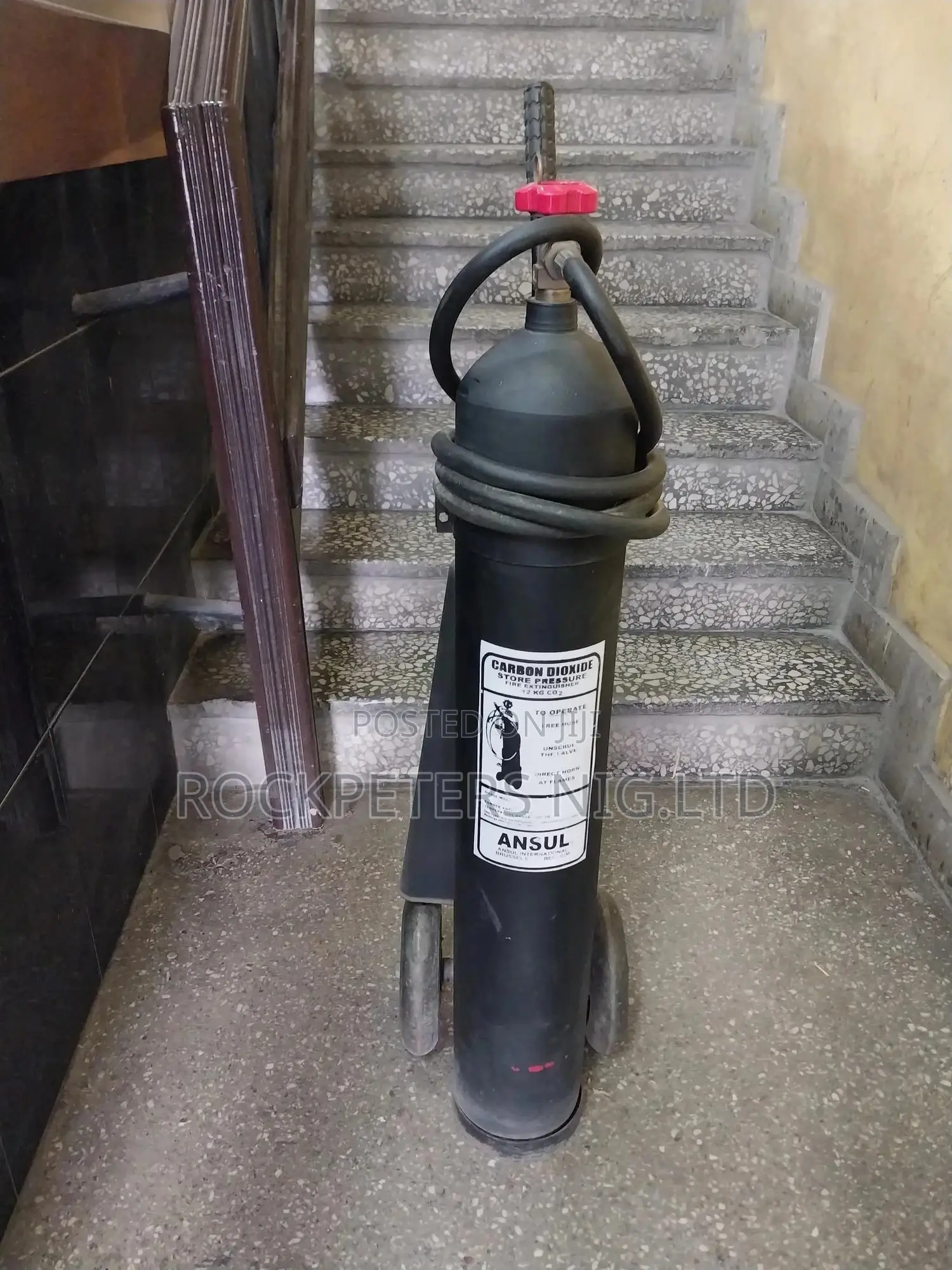 Carbon Dioxide Store Pressure Fire Extinguisher 12kg
