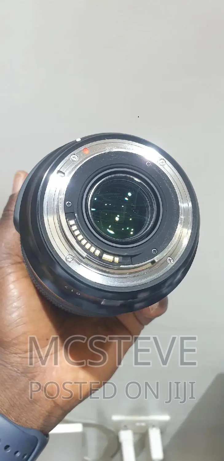 Sigma 24 - 70MM F/2.8 DG Lens for Canon