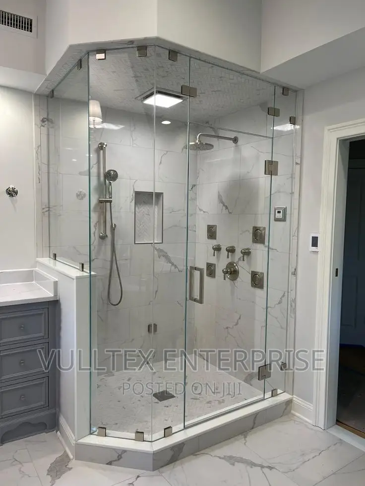 Transparent Glass Shower Cubicle