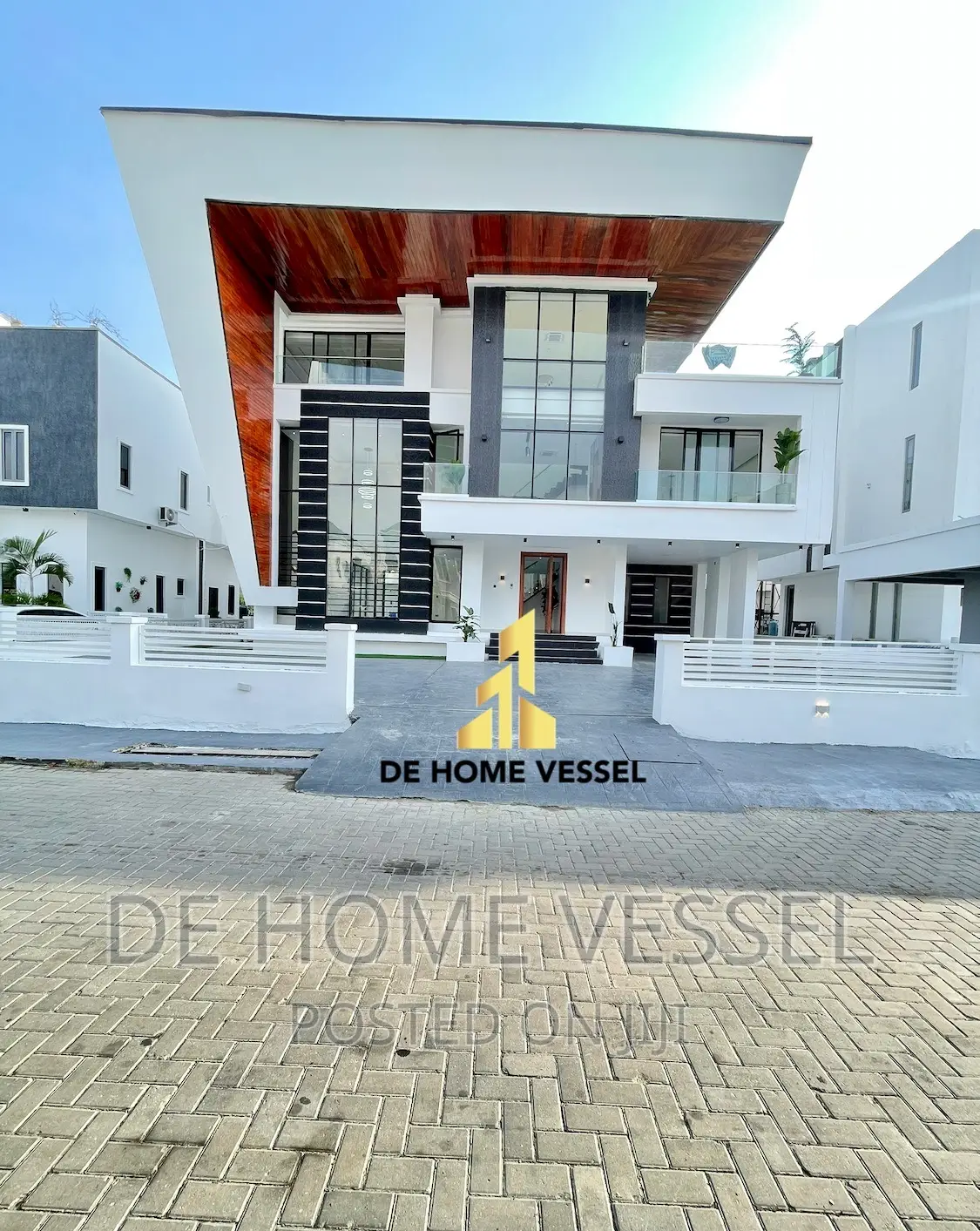 5bdrm Duplex in Osapa london for sale