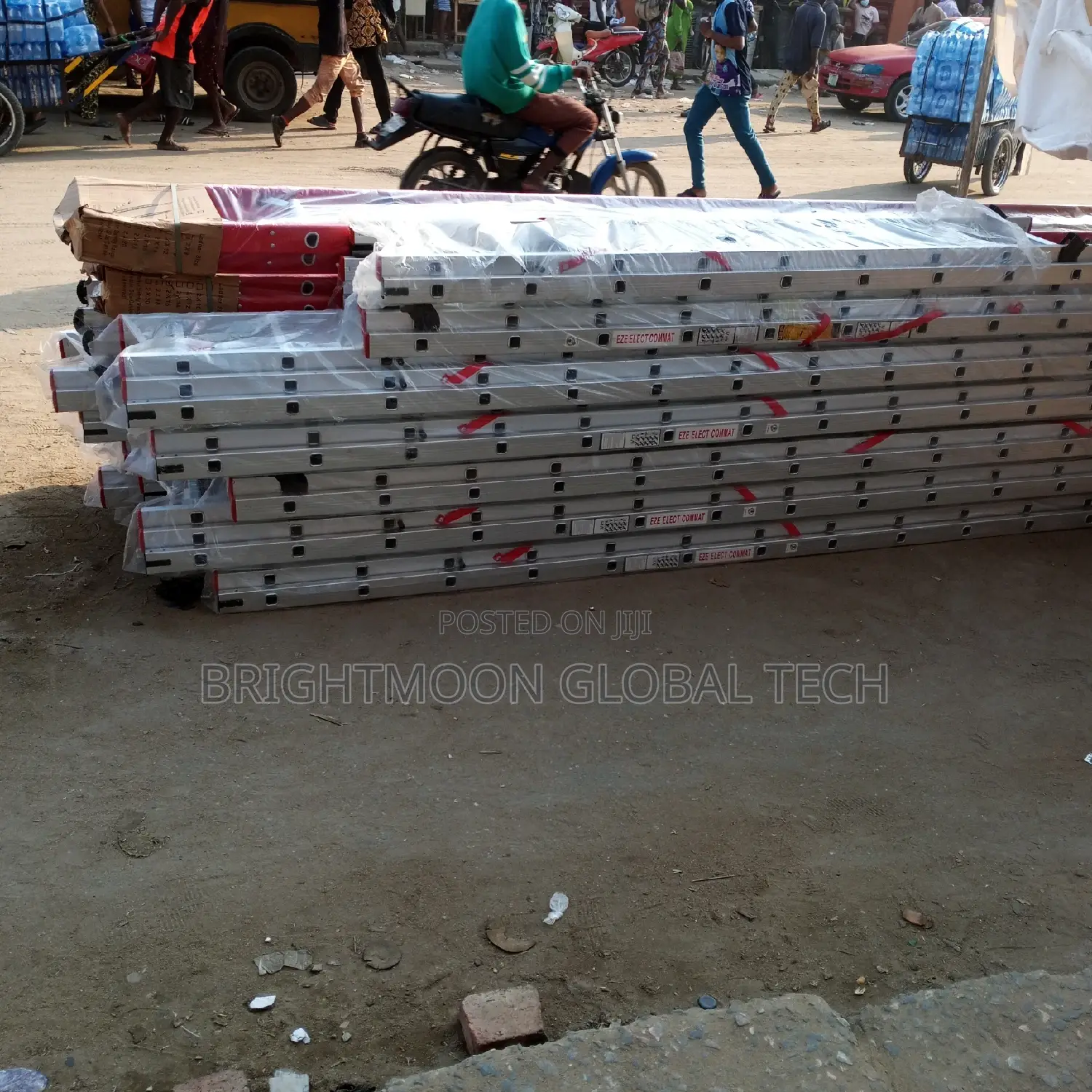 All Kinds of Aluminum, Fiberglass,Iron Ladders
