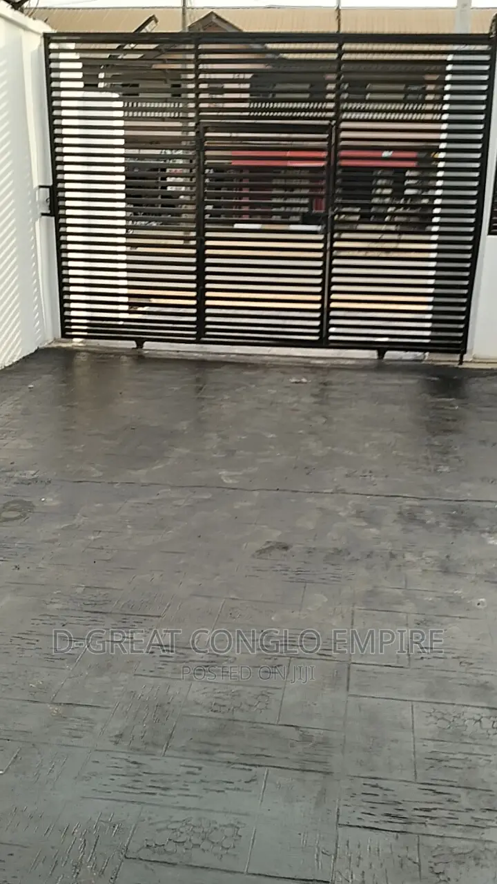 8bdrm Block of Flats in Infant Jesus Asaba, Oshimili South for sale
