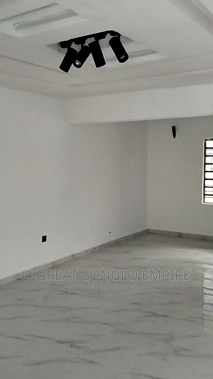 8bdrm Block of Flats in Infant Jesus Asaba, Oshimili South for sale