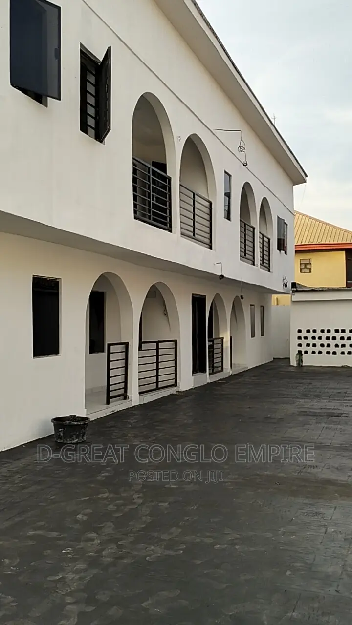 8bdrm Block of Flats in Infant Jesus Asaba, Oshimili South for sale