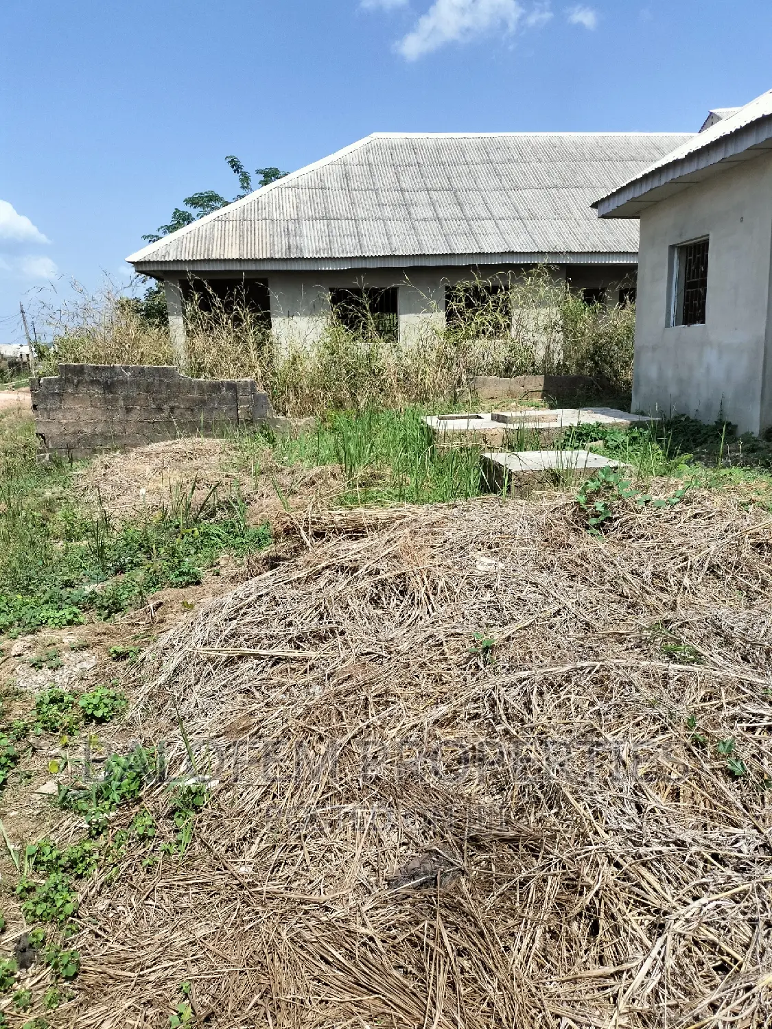 10bdrm Bungalow in Balofem Properties &, Abeokuta North for sale