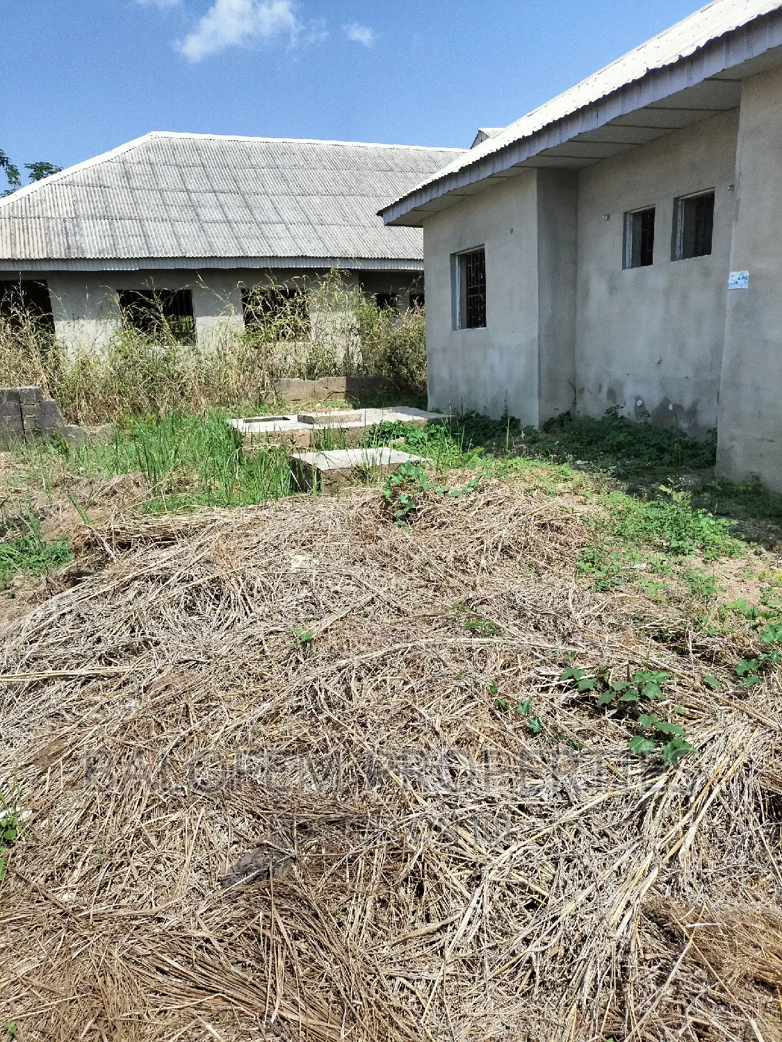 10bdrm Bungalow in Balofem Properties &, Abeokuta North for sale