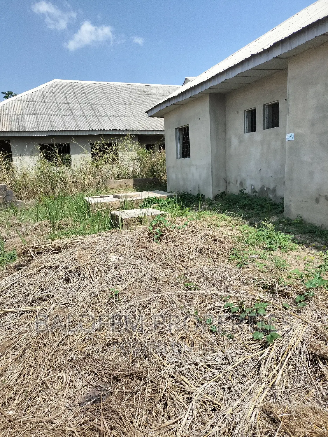 10bdrm Bungalow in Balofem Properties &, Abeokuta North for sale