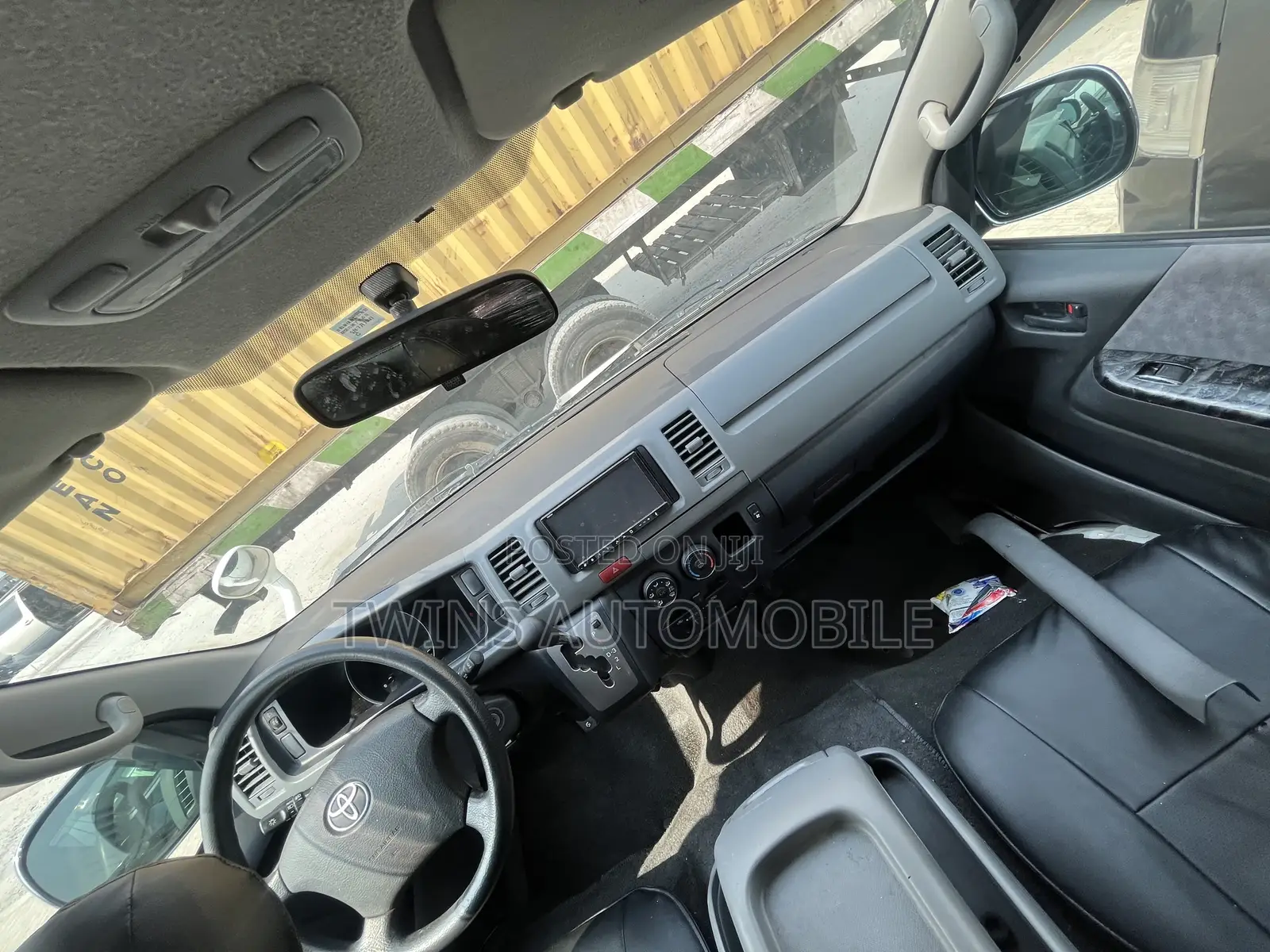 Toyota HiAce 2012 White