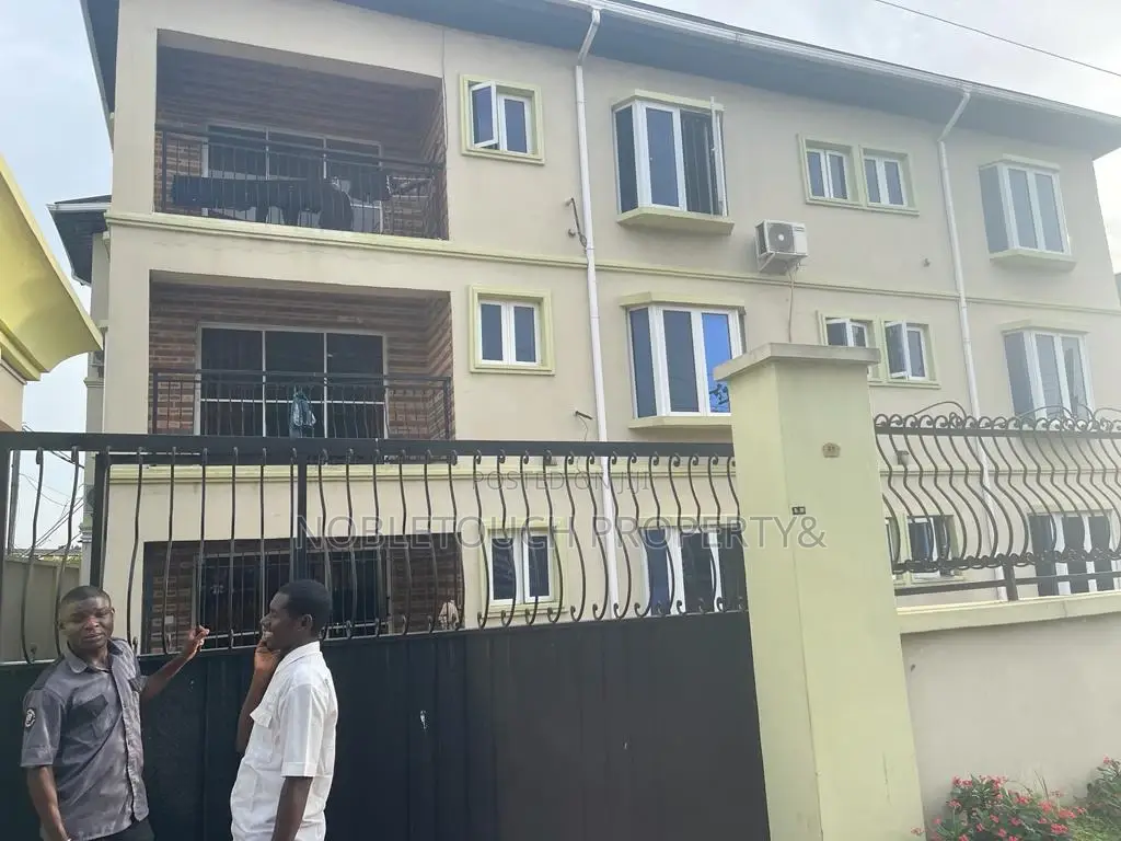 3bdrm Block of Flats in Ikeja Lagos, Toyin Street for sale
