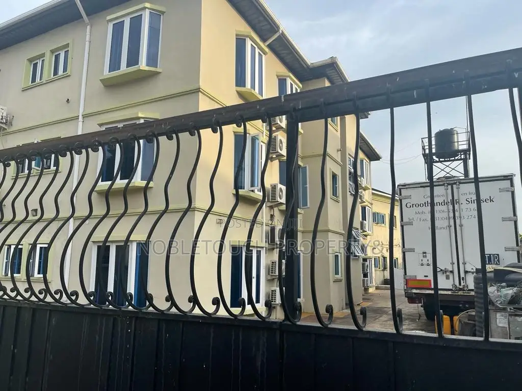 3bdrm Block of Flats in Ikeja Lagos, Toyin Street for sale