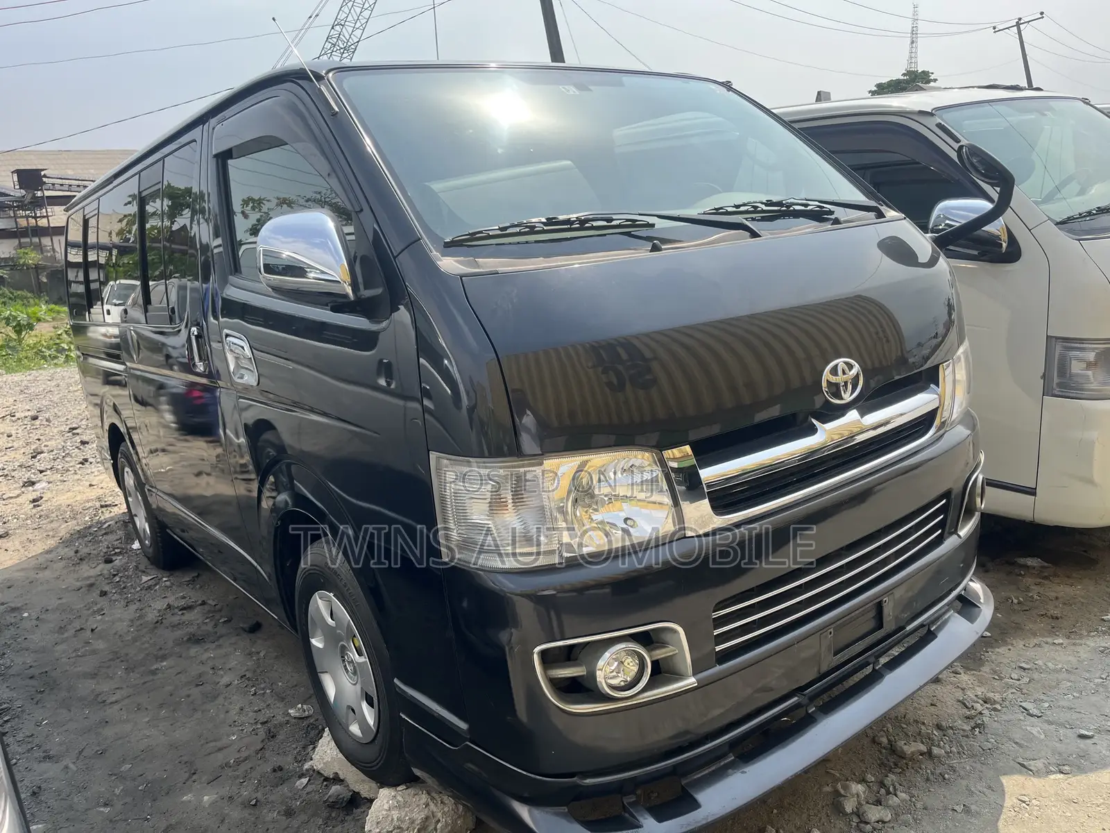 Toyota HiAce 2013 Black