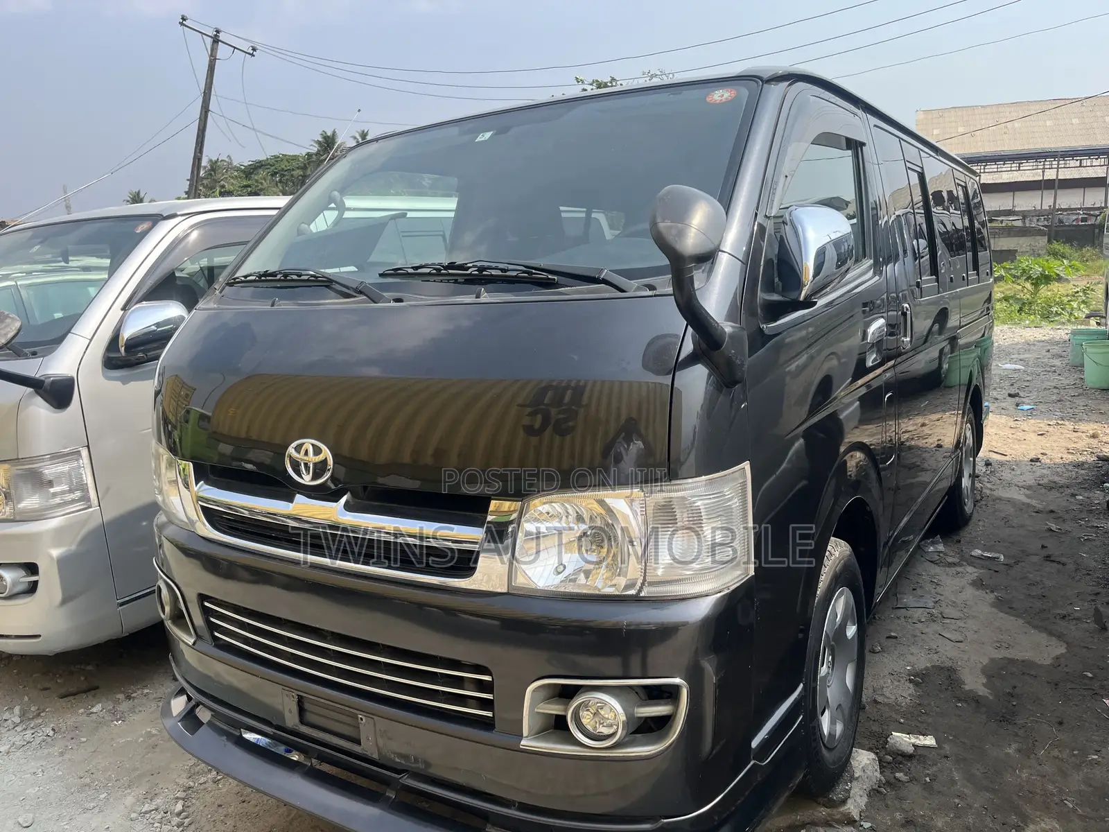 Toyota HiAce 2013 Black