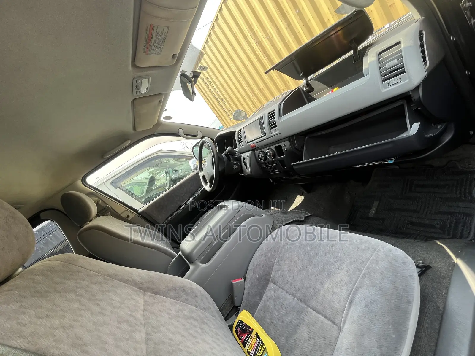 Toyota HiAce 2013 Black