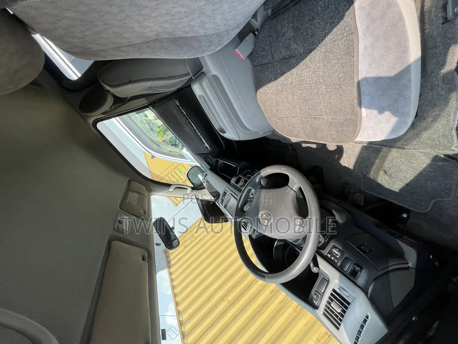 Toyota HiAce 2013 Black
