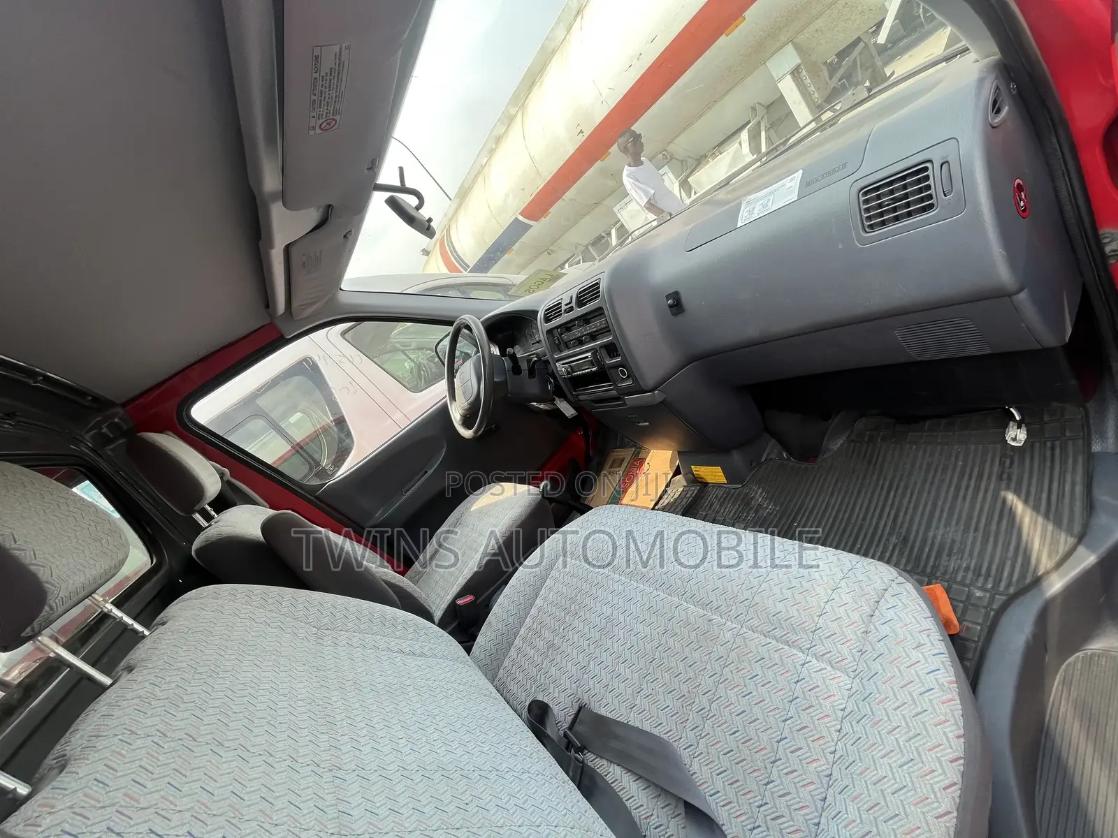Toyota HiAce 2005 Red