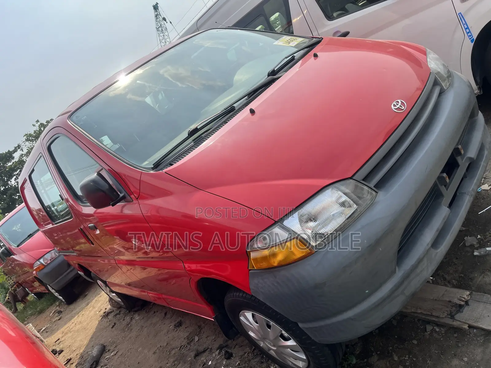 Toyota HiAce 2005 Red