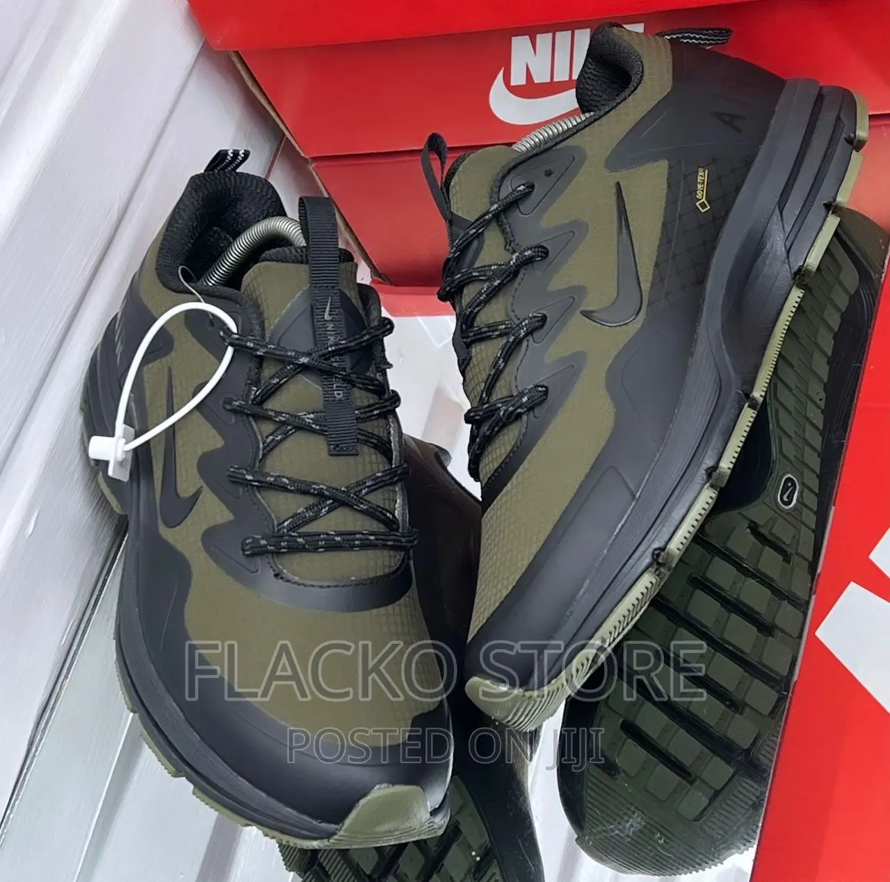 Original Nike Air Zoom Gore-Tex Sneakers
