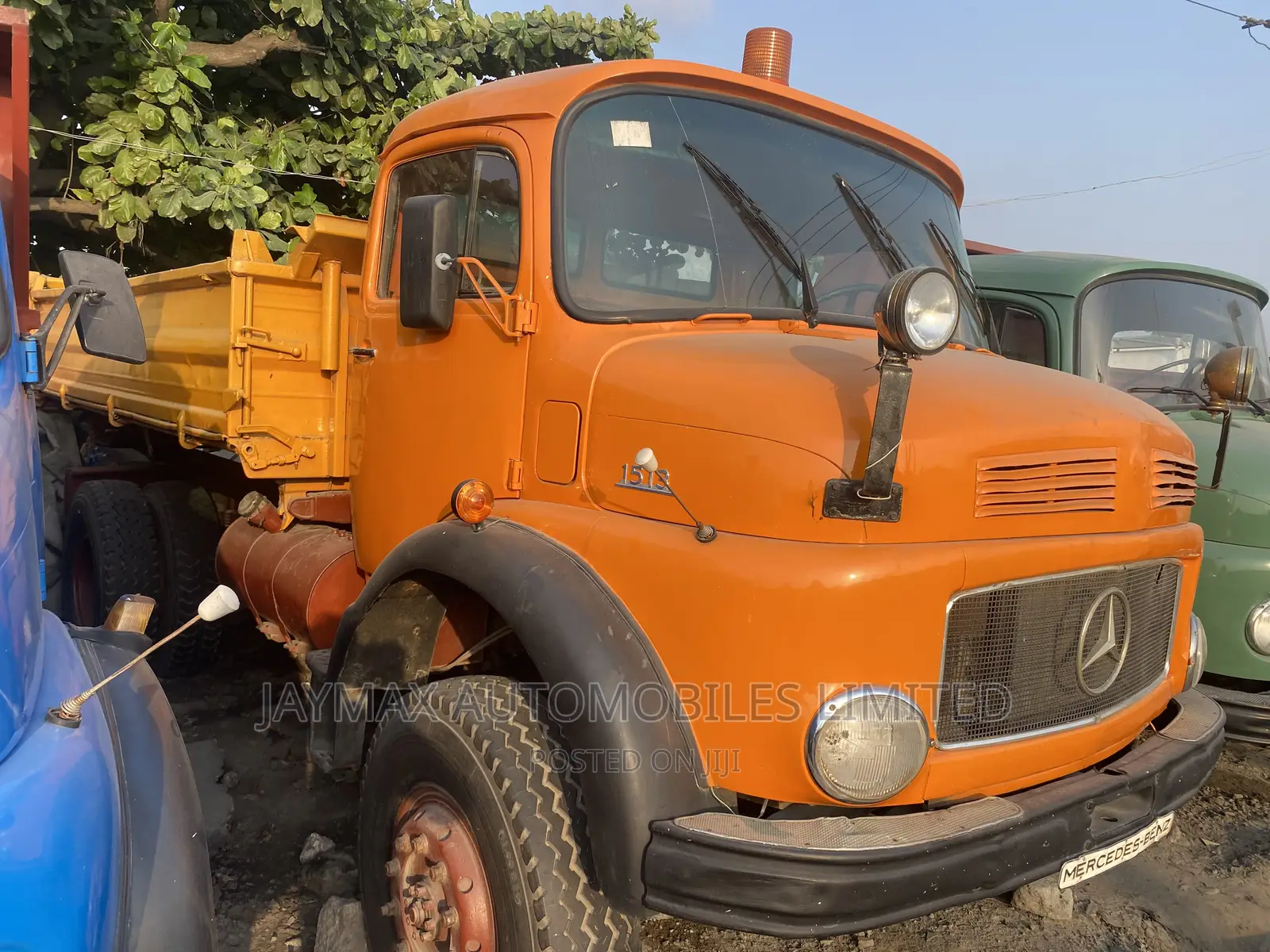 Mercedes Benz 1513 Yellow Tipper