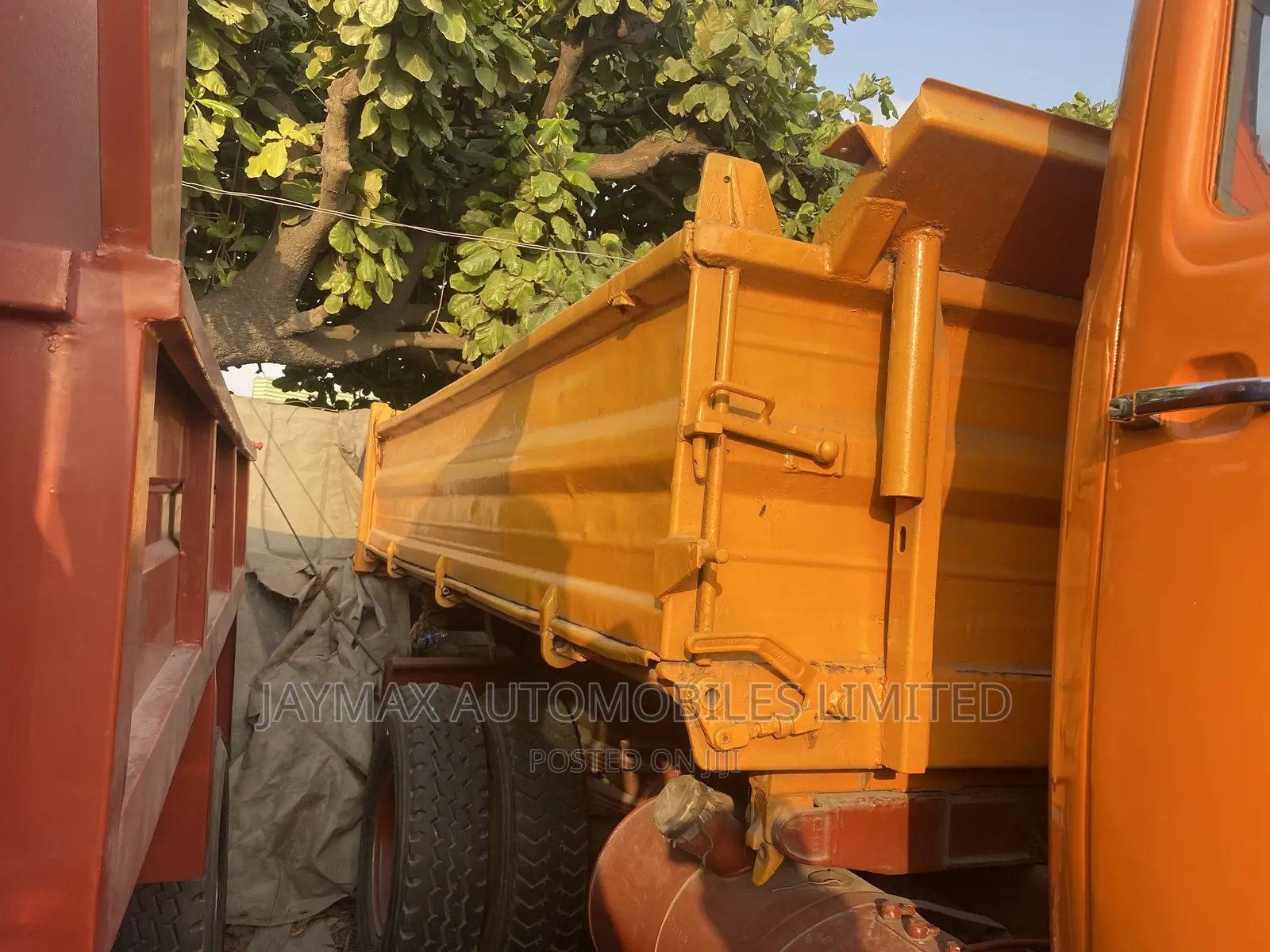 Mercedes Benz 1513 Yellow Tipper
