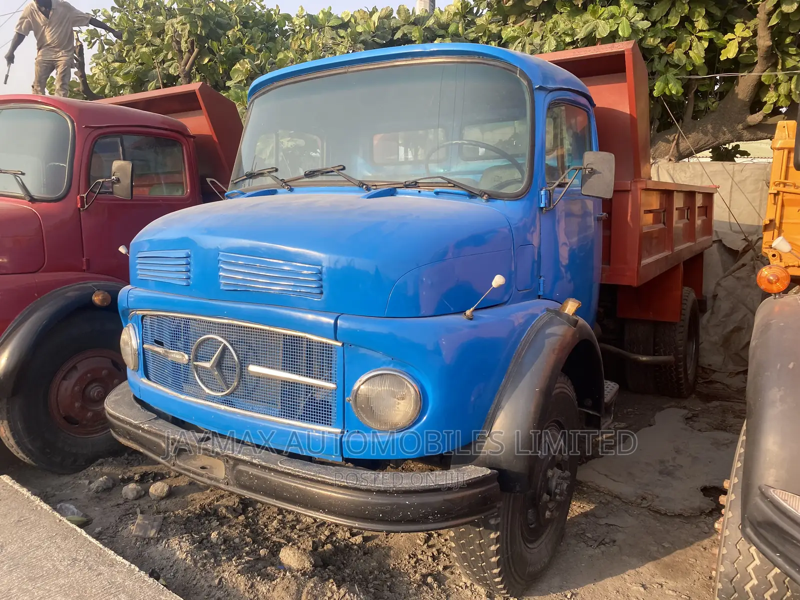 Mercedes Benz 911 Tipper Blue