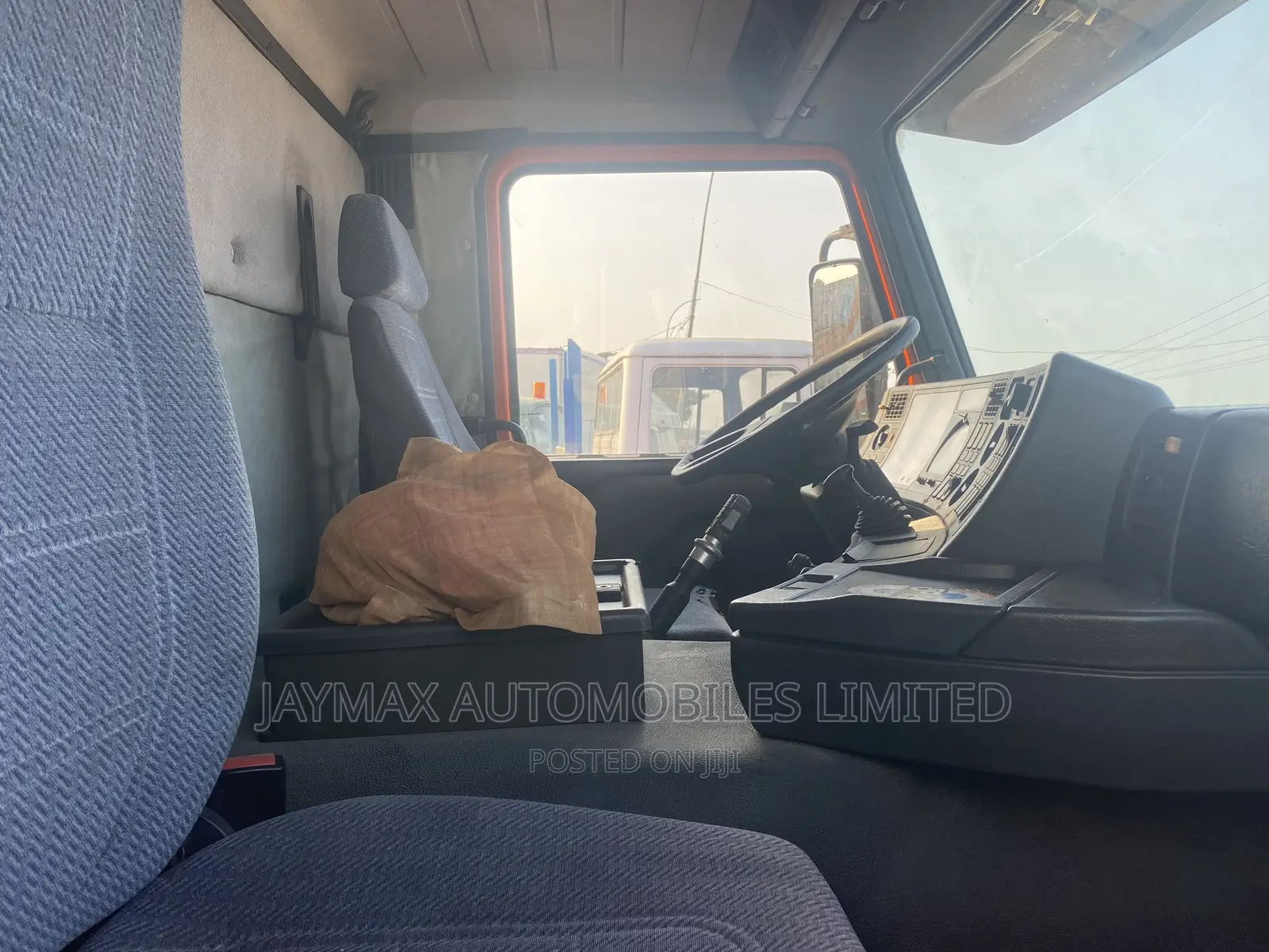 Scania 93m Pickup, Yellow