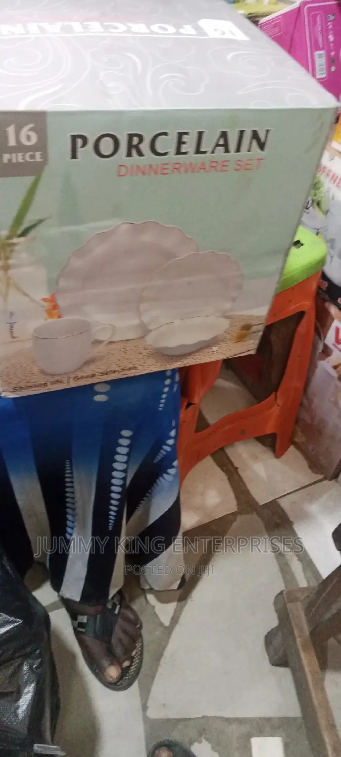 16 Pieces Breakable Dinner Set -