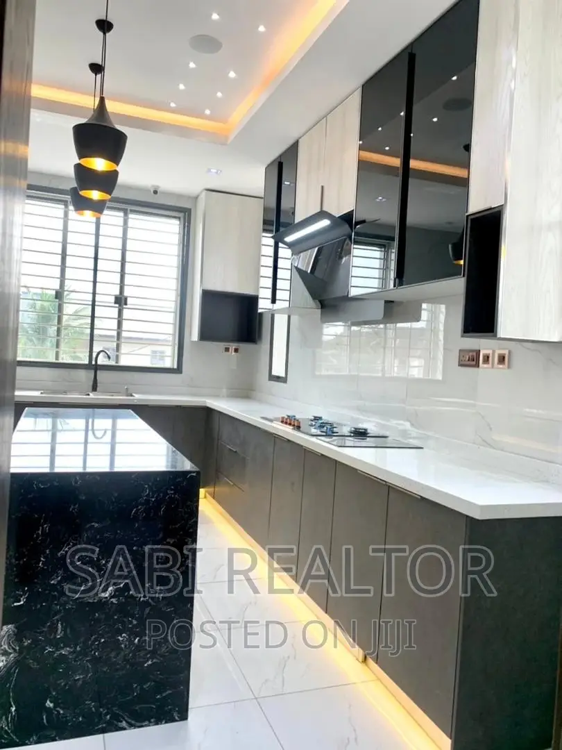Furnished 5bdrm Duplex in Omole for sale