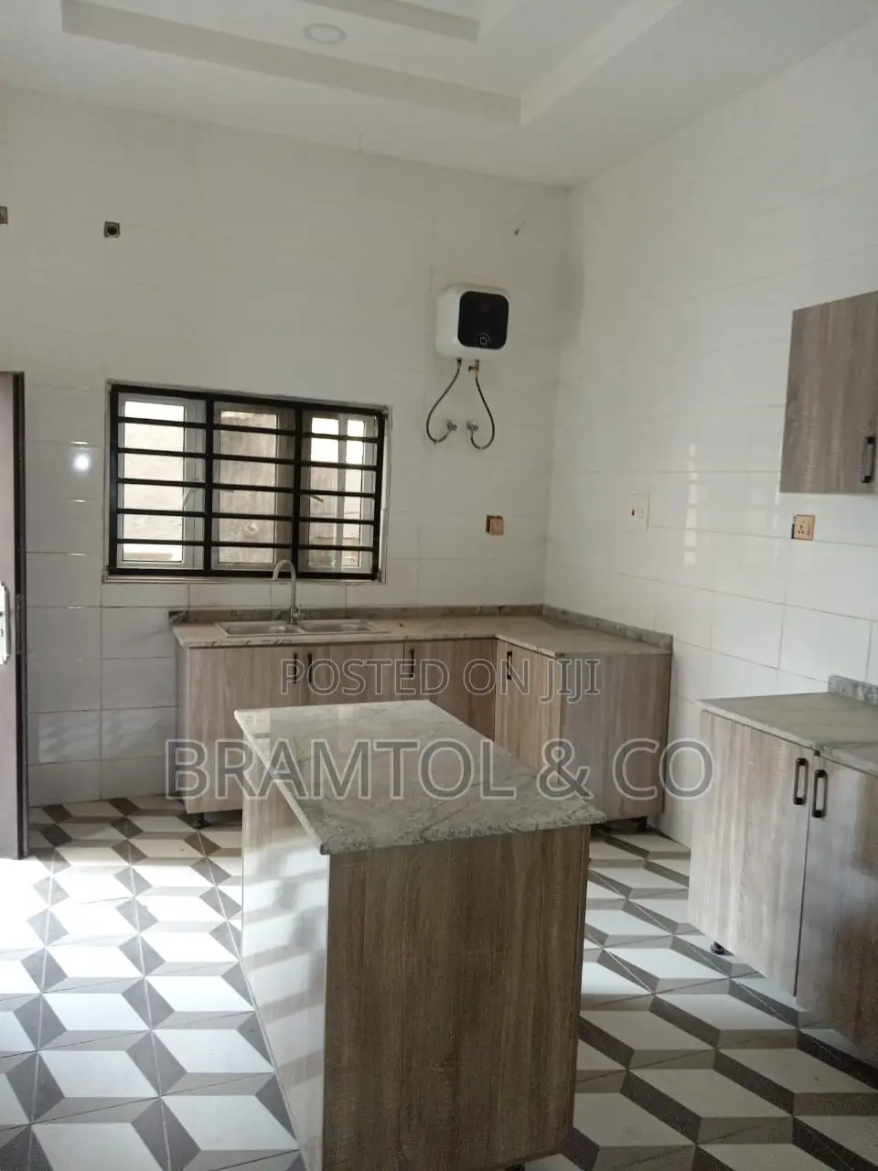 4bdrm Townhouse / Terrace in Durumi for rent