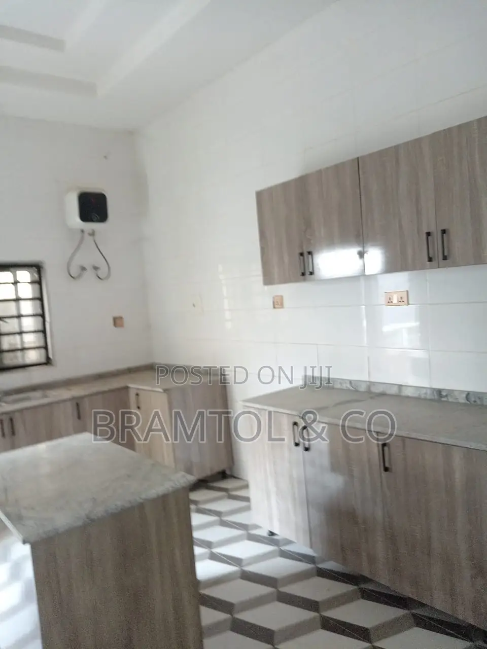 4bdrm Townhouse / Terrace in Durumi for rent