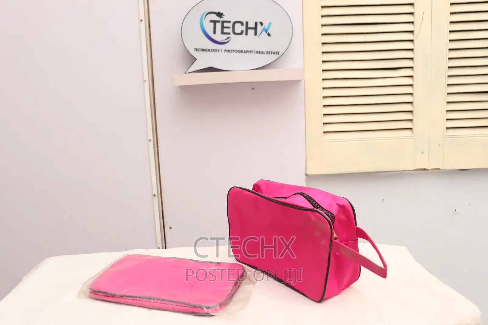 CLIPPERS Waterproof Bags. PINK