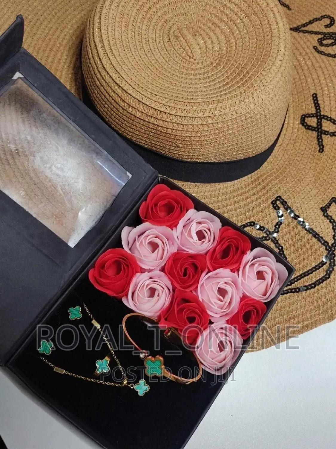 Gift for Her Abuja.Green Van Cleef Necklace Flower Box