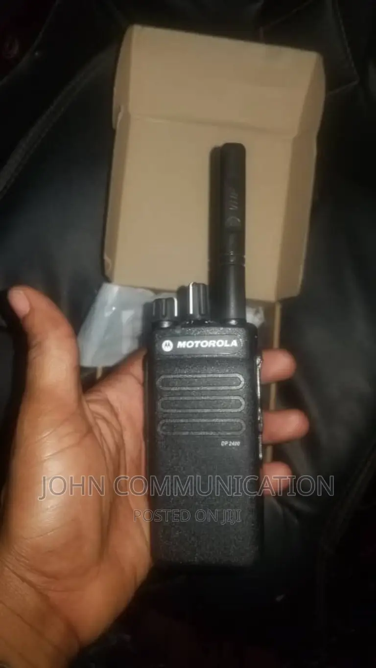 Motorola Walkie-Talkie Dp2400 VHF /UHF