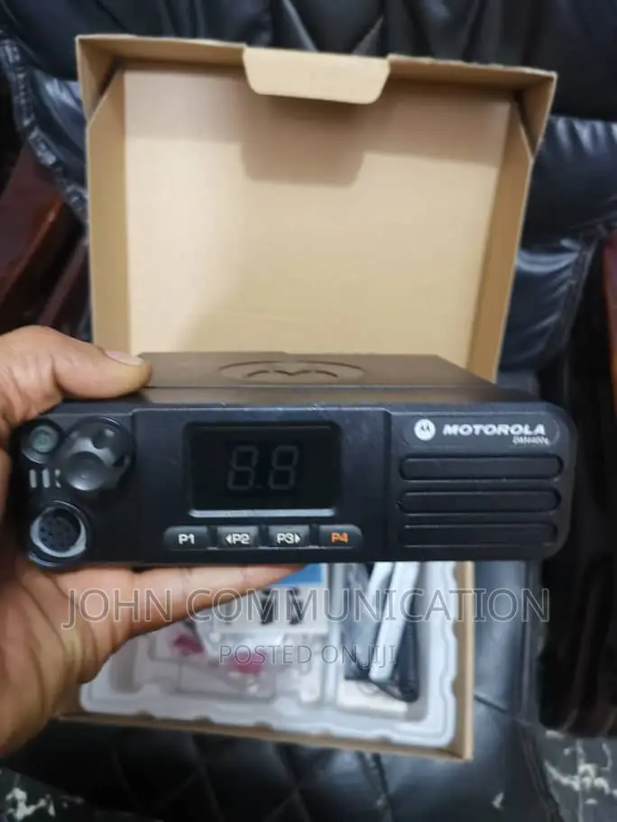 Motorola Dp4400e Base Radio UHF /VHF