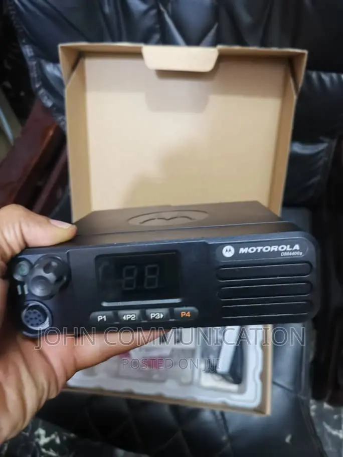 Motorola Dp4400e Base Radio UHF /VHF