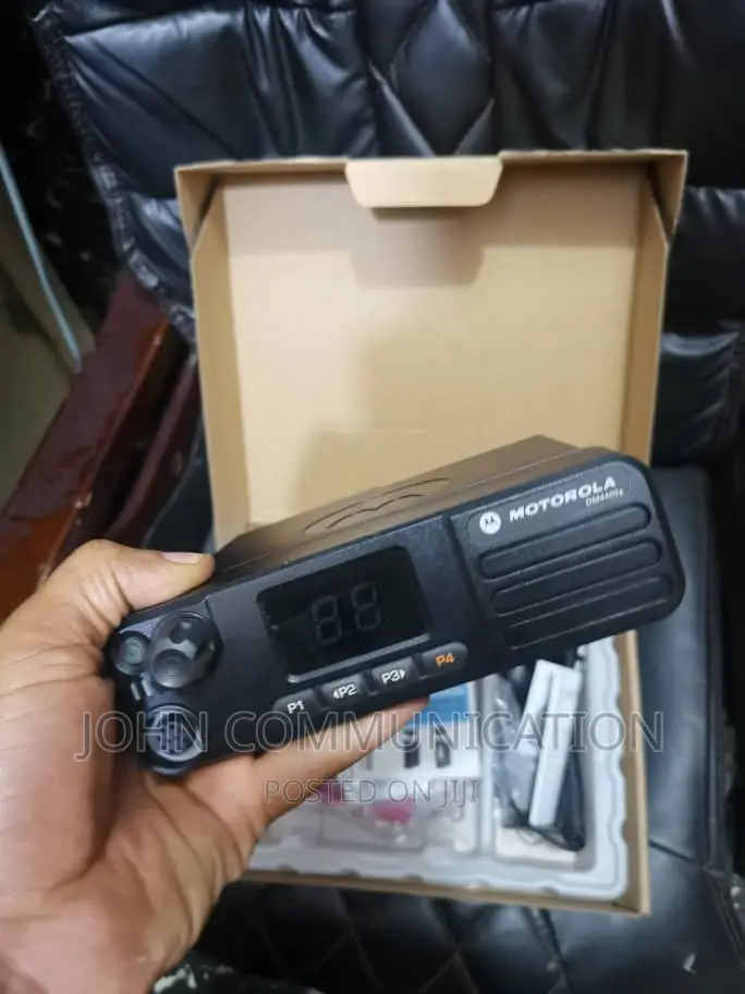 Motorola Dp4400e Base Radio UHF /VHF