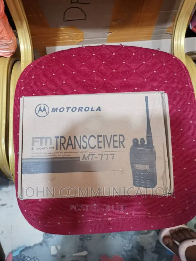 Motorola Mt-777 VHF /Uhf Walkie-Talkie