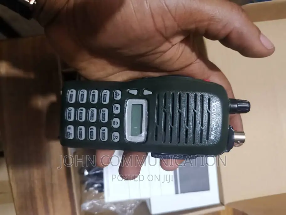 Icom Ic-V8 VHF Walkie-Talkie Radio