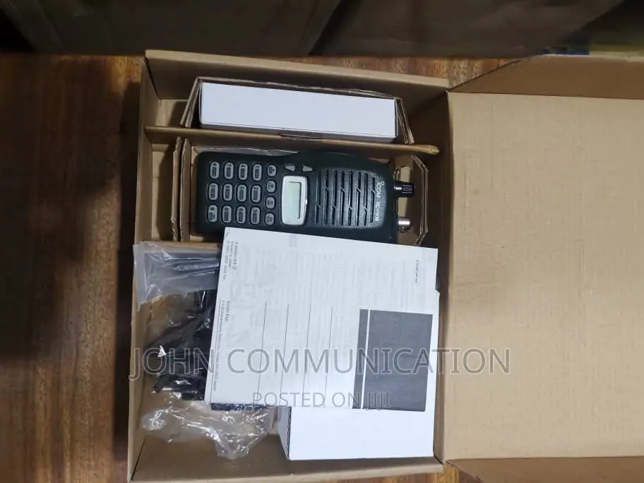 Icom Ic-V8 VHF Walkie-Talkie Radio