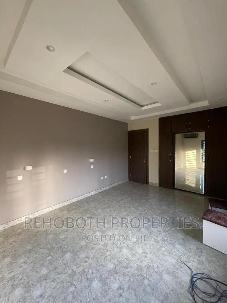 3bdrm Apartment in S&T Estate, Ibadan for sale
