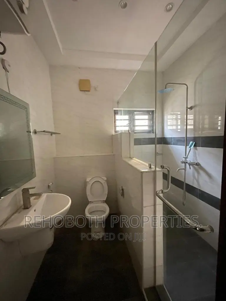 3bdrm Apartment in S&T Estate, Ibadan for sale