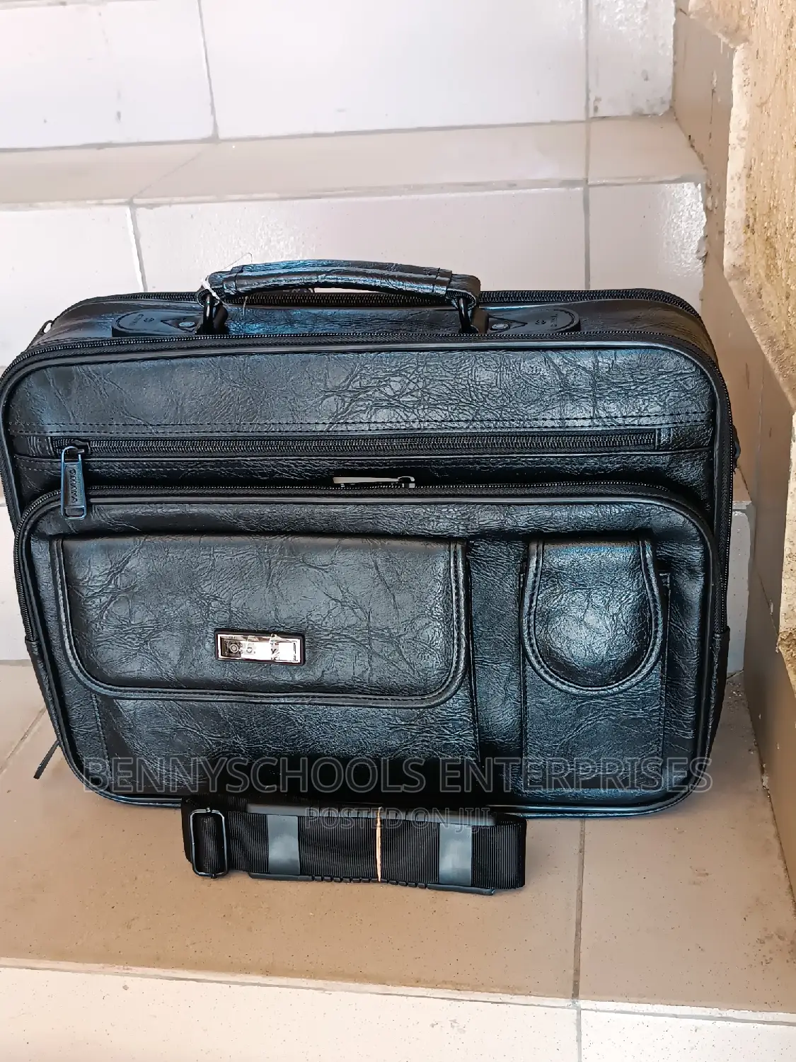 Medium Omaya Men Leather Office, Laptop and Handbag