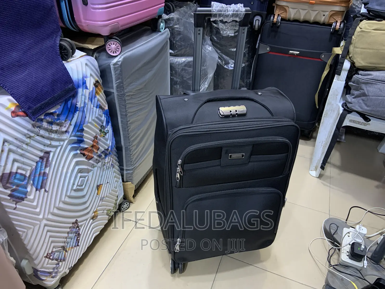 Medium Size Quality Black Good Pathner Travel Luggage