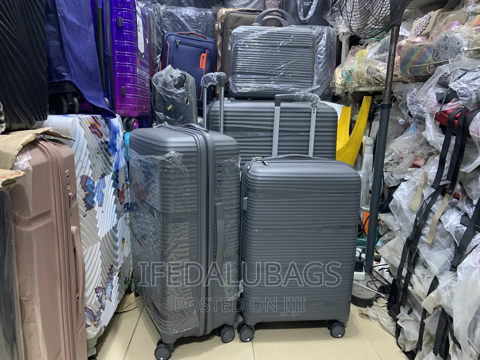 Set of Unbreakable Travel Luggage With Kit