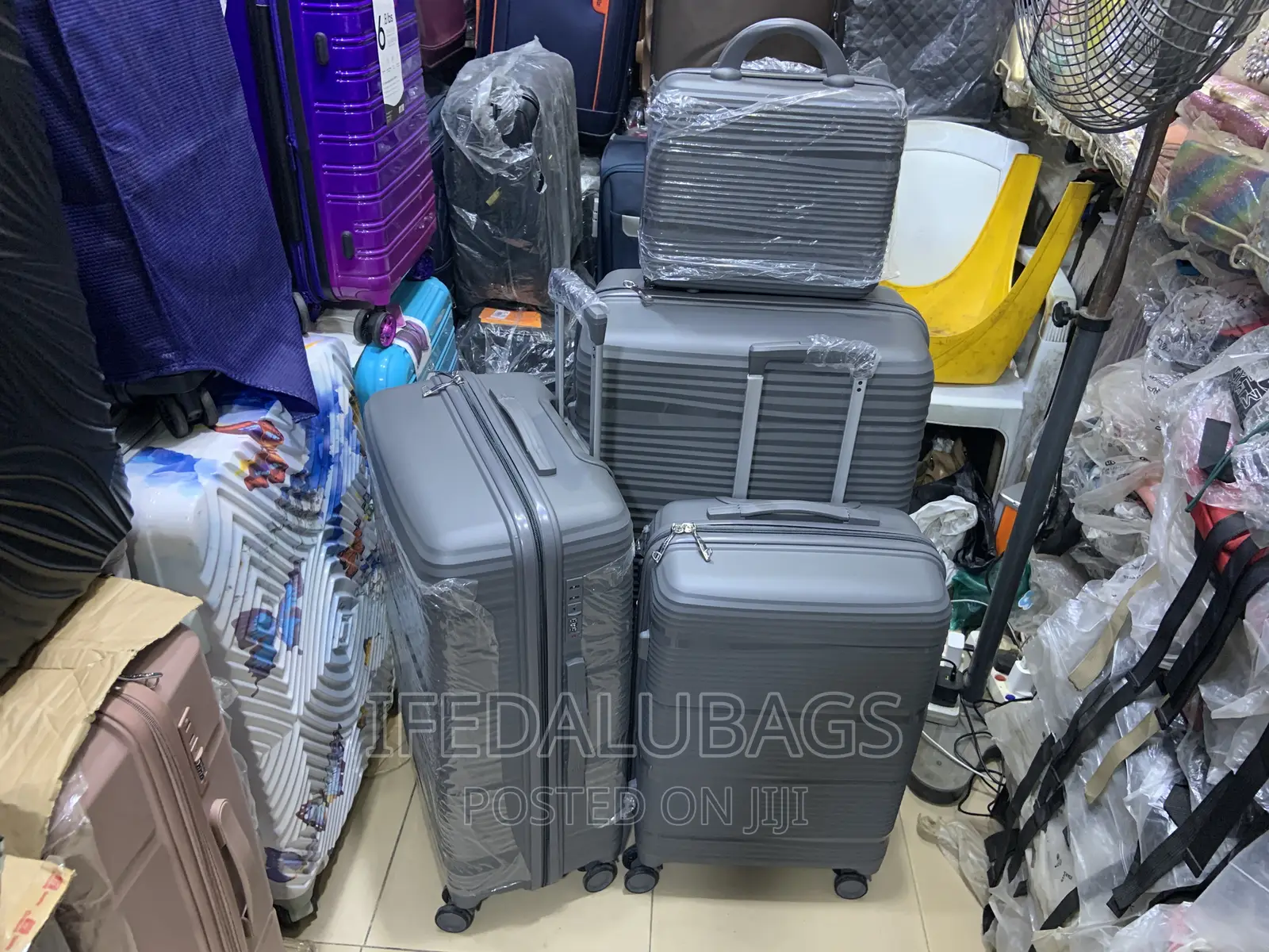 Set of Unbreakable Travel Luggage With Kit