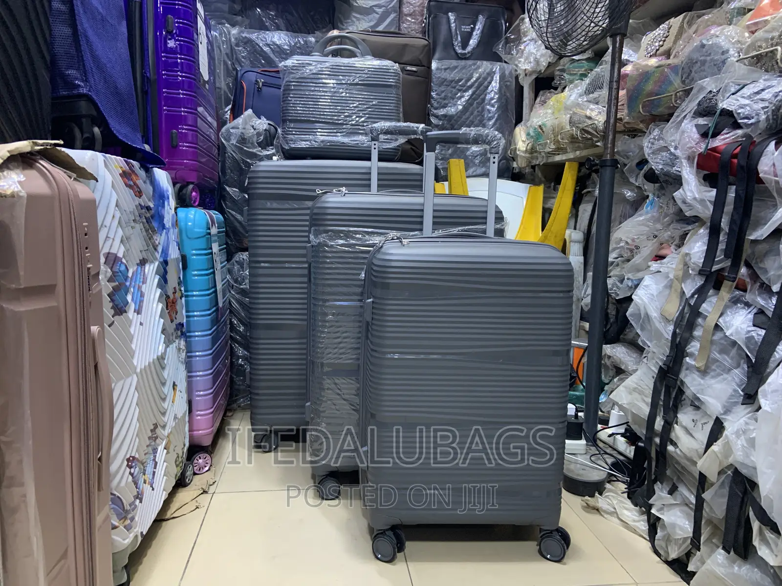 Set of Unbreakable Travel Luggage With Kit