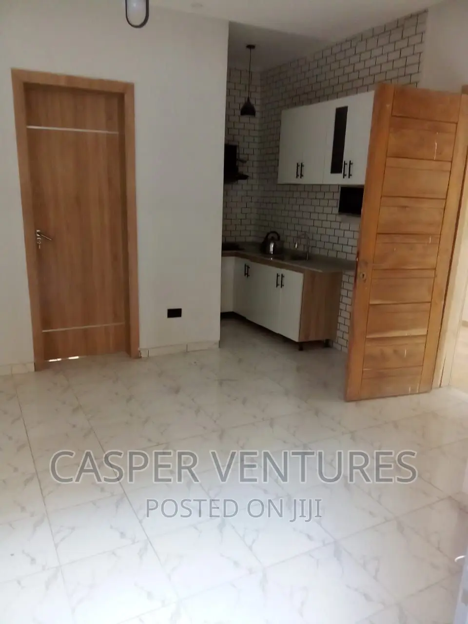Studio Apartment in Alpha Beach, Chevron for rent