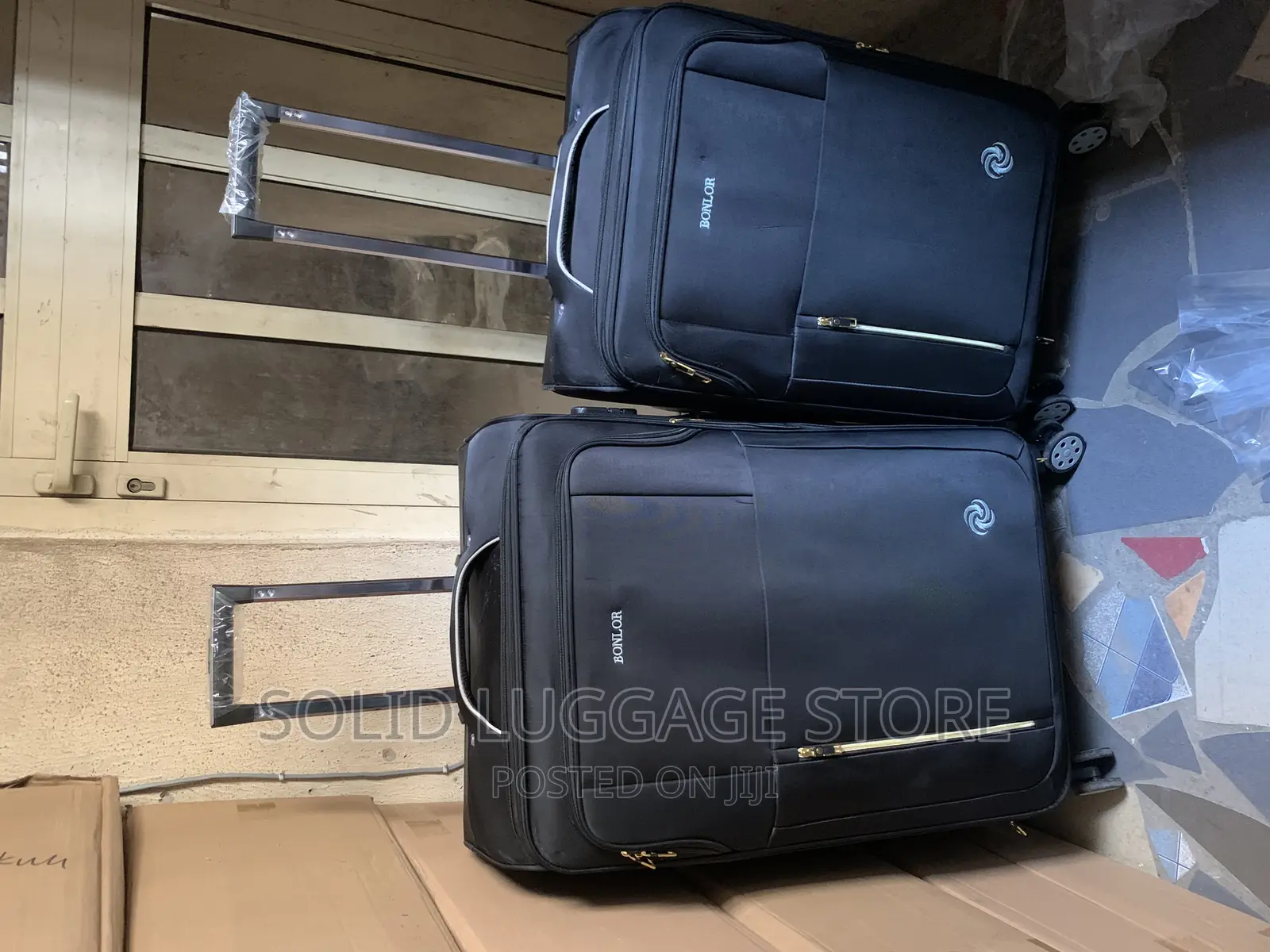 Set of 2 Luggage Boxes